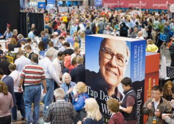 Cuộc họp Thường niên của Berkshire Hathaway và góc nhìn thú vị của Buffett